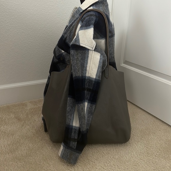 Cuyana Soft Pebbled Tote in Grey - Picture 8 of 11